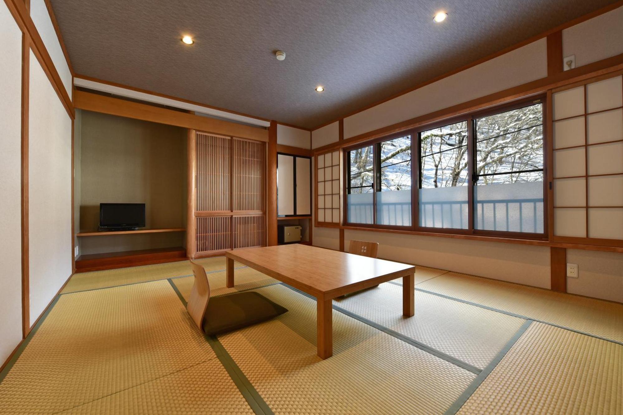ホテル ひなたみ館 中之条町 エクステリア 写真